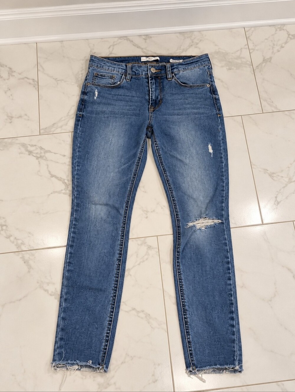 KENSIE JEANS.  Classic Distressed Women's Blue Cotton Soft Denim.